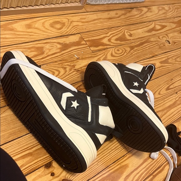 Unisex Converse Black and White Leather Sneakers - Picture 4 of 6